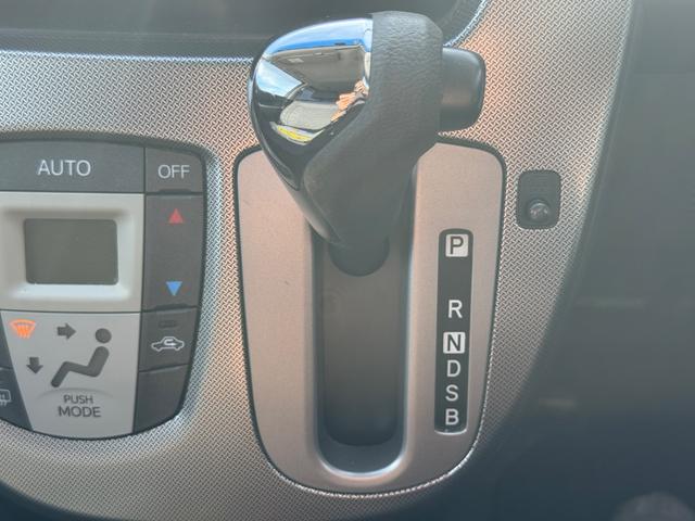 ムーヴ カスタム　ＲＳ　ＳＡ　４ＷＤ　衝突軽減　オートエアコン　ＬＥＤヘッドライト　１５インチＡＷ　ワンセグ　Ｂｌｕｅｔｏｏｔｈ　テレビキャンセラー　プッシュスタート　ｍｏｍｏステアリング　ＥＴＣ　電動格納ミラー（11枚目）