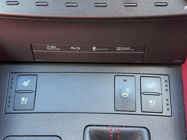 ＲＣ ＲＣ３００ｈ　Ｆスポーツ　赤革シート　ＢＳＭ　３眼ＬＥＤ　シートヒーター　ベンチレーション　ハンドルヒーター　ＥＴＣ　フルセグ　Ｂｌｕｅｔｏｏｔｈ　ナビ付　バックカメラ　ＴＲＤマフラー　純正エアロ　１９インチＡＷ　ＵＳＢ再生（10枚目）