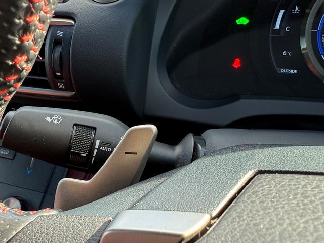 ＲＣ ＲＣ３００ｈ　Ｆスポーツ　赤革シート　ＢＳＭ　３眼ＬＥＤ　シートヒーター　ベンチレーション　ハンドルヒーター　ＥＴＣ　フルセグ　Ｂｌｕｅｔｏｏｔｈ　ナビ付　バックカメラ　ＴＲＤマフラー　純正エアロ　１９インチＡＷ　ＵＳＢ再生（12枚目）