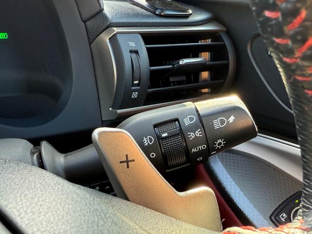 ＲＣ ＲＣ３００ｈ　Ｆスポーツ　赤革シート　ＢＳＭ　３眼ＬＥＤ　シートヒーター　ベンチレーション　ハンドルヒーター　ＥＴＣ　フルセグ　Ｂｌｕｅｔｏｏｔｈ　ナビ付　バックカメラ　ＴＲＤマフラー　純正エアロ　１９インチＡＷ　ＵＳＢ再生（13枚目）