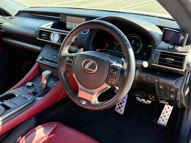 ＲＣ ＲＣ３００ｈ　Ｆスポーツ　赤革シート　ＢＳＭ　３眼ＬＥＤ　シートヒーター　ベンチレーション　ハンドルヒーター　ＥＴＣ　フルセグ　Ｂｌｕｅｔｏｏｔｈ　ナビ付　バックカメラ　ＴＲＤマフラー　純正エアロ　１９インチＡＷ　ＵＳＢ再生（21枚目）