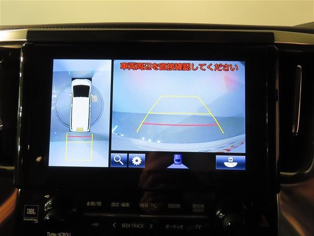バック時の運転をサポートするバックガイドモニター＆パノラミックビューモニター付