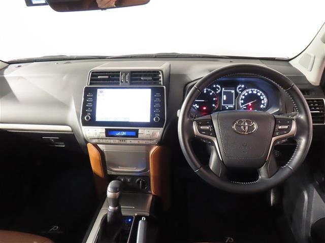 オプティトロンメータで視認性が良く、スポーティーなインパネ周り＆操舵性の良い、革巻き４本スポークステアリングホイール