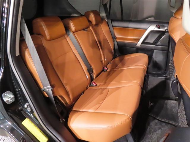 後席シートバック４：２：４分割・リクライニング機構付／６：４分割ダブルフォールディング機構付