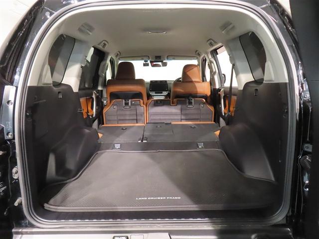 後席シートを倒せばさらに広いスペースが確保できます