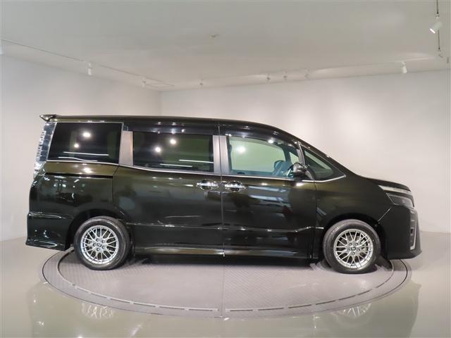 ヴォクシー ハイブリッドZS 煌II フルセグ メモリーナビ DVD再生 後席モニター バックカメラ 衝突被害軽減システム ETC ドラレコ 両側電動スライド LEDヘッドランプ ウオークスルー 乗車定員7人 3列シート ワンオーナー(7枚目)