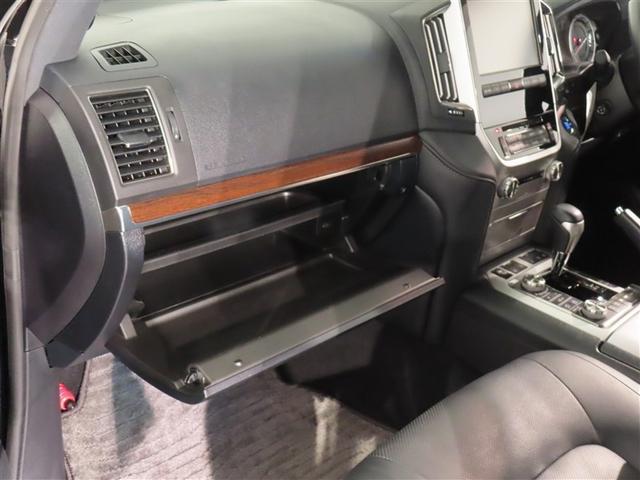 運転席・助手席バニティミラー＆照明付サンバイザー