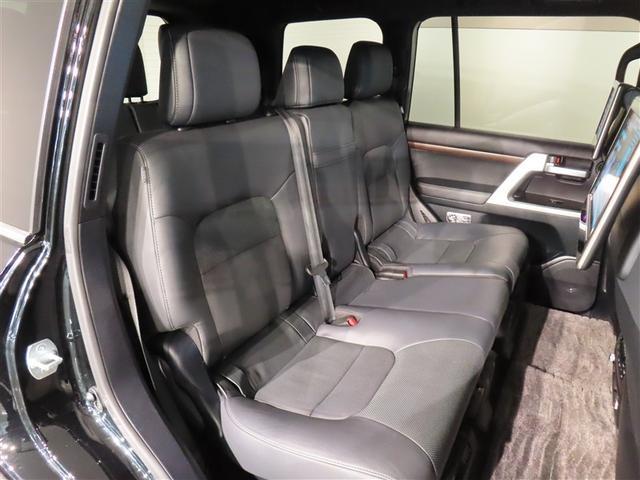 フロント８ウェイパワーシート（クッション長電動可変機構・メモリー付［運転席］）