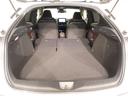 ６：４分割可倒式リヤシートバックを倒せば、広い荷室スペースが生まれます（フルフラット時ラゲージ容量１．１１２Ｌ）
