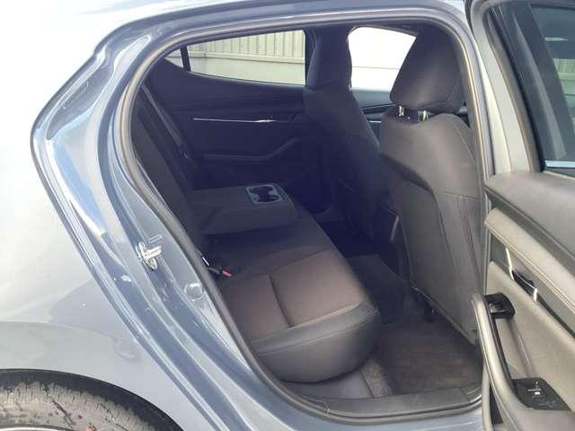 �������V�[�g�G���⑫���ɂ�Ƃ�̃X�y�[�X���m�ۂ��������V�[�g�B�T���̉��o�̍ۂɂ��A�������Ƃ����p���ŉ��K�ɂ��߂��������܂��B