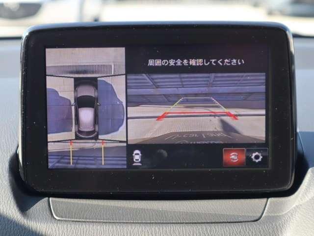 �ԗ��̑O�㍶�E�ɂ���S�̃J�������������邱�ƂŁA�܂�ł����g�̃N���}���󂩂猩�Ă���悤�Ș��Ղł̉f�����f���o���Ă���܂��B�o�b�N�����������̂��ƁA�O�i���Ɏ��E�̈��������_�ł����ɗ����܂��ˁB