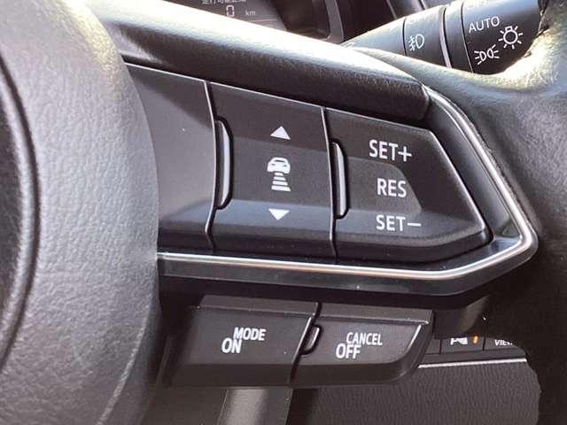 �~���g���[�_�[�Ő�s�ԂƂ̑��x����Ԋԋ�����F���B�ݒ肵���ԑ����ł̎Ԋԋ����������Œ����E�ێ����āA�A�N�Z���E�u���[�L�̑���Ȃ��Œ������h���C�u�̕��S���y�����Ă���܂��B