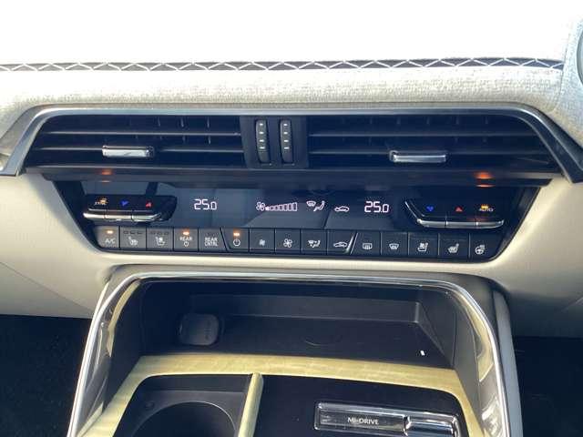 CX-80 XD-ハイブリッド プレミアムモダン XDHVプレミアムモダン ナビ 360度ビューモニタ 電動リアゲート シートヒーター ベンチレーション ハンドルヒーター ホワイト内装(7枚目)