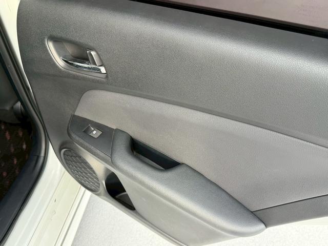 プリウス Ｓツーリングセレクション　モデリスタエアロ（アイコニックスタイル）／純正９インチナビオートハイビーム／フルセグＴＶ／バックカメラ／Ｂｌｕｅｔｏｏｔｈオーディオ／黒レザーシート／シートヒーター／ＥＴＣ／ドライブレコーダー（32枚目）