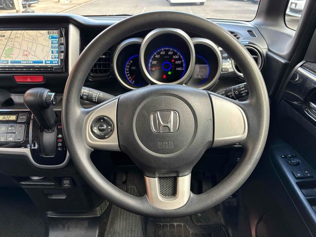 N-BOXカスタム ETC バックカメラ 両側スライド・片側電動 ナビ TV オートライト スマートキー アイドリングストップ 電動格納ミラー ベンチシート CVT ABS ESC CD DVD再生 USB(3枚目)