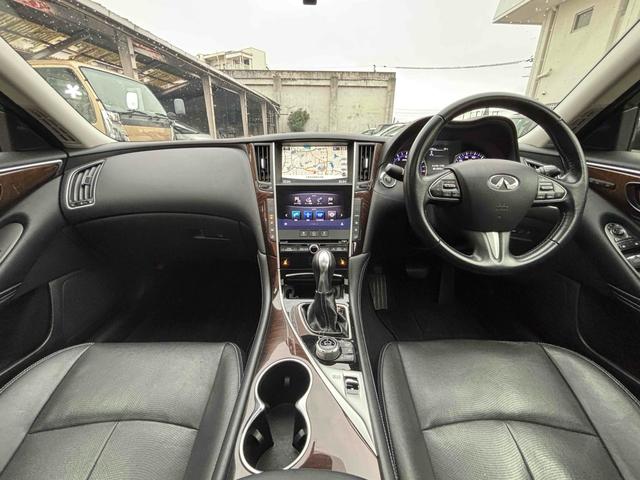 スカイライン ２００ＧＴ－ｔタイプＰ　ＥＴＣ　クリアランスソナー　オートクルーズコントロール　バックカメラ　ナビ　ＴＶ　アルミホイール　オートライト　ＬＥＤヘッドランプ　サンルーフ　ＡＴ　シートヒーター　スマートキー　アイドリングストップ（2枚目）