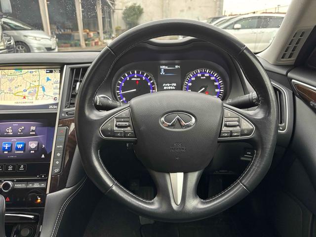 スカイライン ２００ＧＴ－ｔタイプＰ　ＥＴＣ　クリアランスソナー　オートクルーズコントロール　バックカメラ　ナビ　ＴＶ　アルミホイール　オートライト　ＬＥＤヘッドランプ　サンルーフ　ＡＴ　シートヒーター　スマートキー　アイドリングストップ（3枚目）