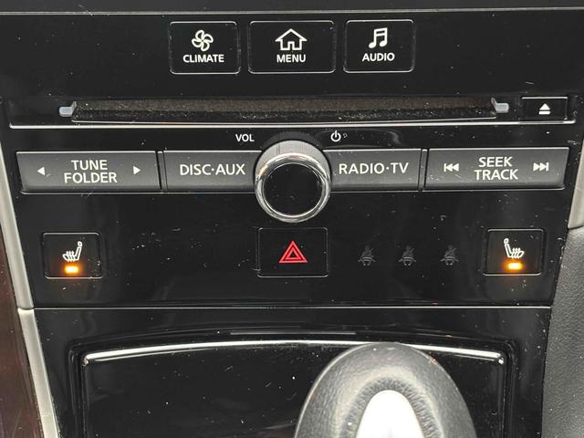 スカイライン ２００ＧＴ－ｔタイプＰ　ＥＴＣ　クリアランスソナー　オートクルーズコントロール　バックカメラ　ナビ　ＴＶ　アルミホイール　オートライト　ＬＥＤヘッドランプ　サンルーフ　ＡＴ　シートヒーター　スマートキー　アイドリングストップ（6枚目）