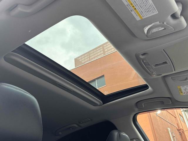 スカイライン ２００ＧＴ－ｔタイプＰ　ＥＴＣ　クリアランスソナー　オートクルーズコントロール　バックカメラ　ナビ　ＴＶ　アルミホイール　オートライト　ＬＥＤヘッドランプ　サンルーフ　ＡＴ　シートヒーター　スマートキー　アイドリングストップ（11枚目）