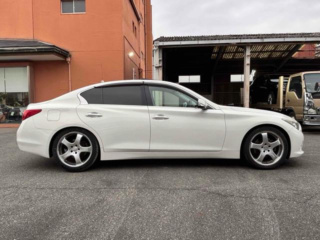 スカイライン ２００ＧＴ－ｔタイプＰ　ＥＴＣ　クリアランスソナー　オートクルーズコントロール　バックカメラ　ナビ　ＴＶ　アルミホイール　オートライト　ＬＥＤヘッドランプ　サンルーフ　ＡＴ　シートヒーター　スマートキー　アイドリングストップ（21枚目）