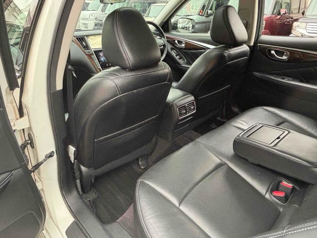 スカイライン ２００ＧＴ－ｔタイプＰ　ＥＴＣ　クリアランスソナー　オートクルーズコントロール　バックカメラ　ナビ　ＴＶ　アルミホイール　オートライト　ＬＥＤヘッドランプ　サンルーフ　ＡＴ　シートヒーター　スマートキー　アイドリングストップ（42枚目）