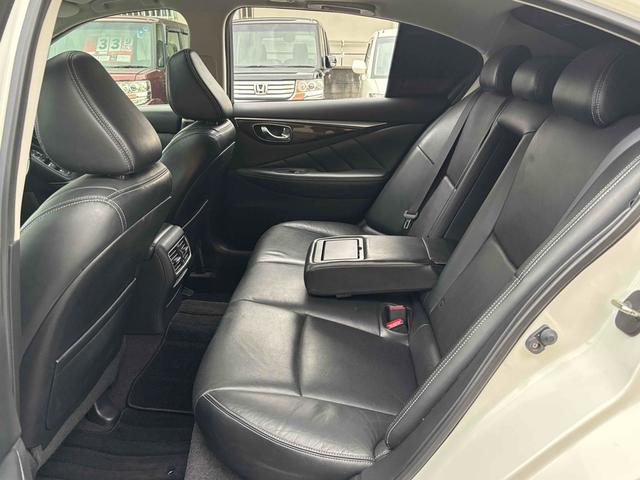 スカイライン ２００ＧＴ－ｔタイプＰ　ＥＴＣ　クリアランスソナー　オートクルーズコントロール　バックカメラ　ナビ　ＴＶ　アルミホイール　オートライト　ＬＥＤヘッドランプ　サンルーフ　ＡＴ　シートヒーター　スマートキー　アイドリングストップ（43枚目）