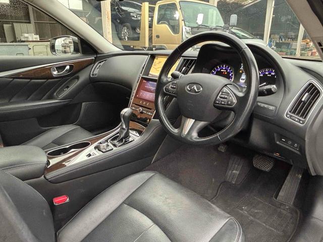 スカイライン ２００ＧＴ－ｔタイプＰ　ＥＴＣ　クリアランスソナー　オートクルーズコントロール　バックカメラ　ナビ　ＴＶ　アルミホイール　オートライト　ＬＥＤヘッドランプ　サンルーフ　ＡＴ　シートヒーター　スマートキー　アイドリングストップ（53枚目）