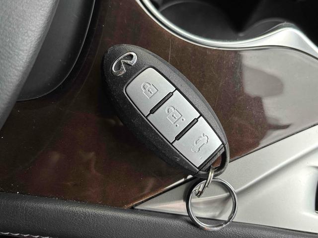 スカイライン ２００ＧＴ－ｔタイプＰ　ＥＴＣ　クリアランスソナー　オートクルーズコントロール　バックカメラ　ナビ　ＴＶ　アルミホイール　オートライト　ＬＥＤヘッドランプ　サンルーフ　ＡＴ　シートヒーター　スマートキー　アイドリングストップ（67枚目）