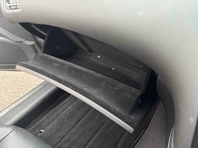 スカイライン ２００ＧＴ－ｔタイプＰ　ＥＴＣ　クリアランスソナー　オートクルーズコントロール　バックカメラ　ナビ　ＴＶ　アルミホイール　オートライト　ＬＥＤヘッドランプ　サンルーフ　ＡＴ　シートヒーター　スマートキー　アイドリングストップ（68枚目）