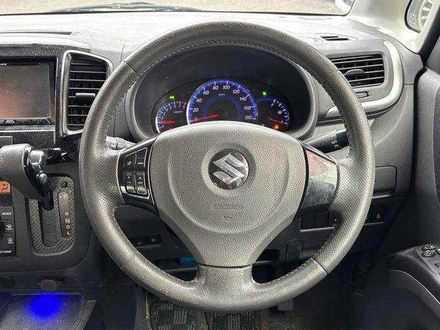 ソリオ ブラック＆ホワイト　ＥＴＣ　バックカメラ　両側電動スライドドア　オートライト　ＨＩＤ　スマートキー　電動格納ミラー　シートヒーター　ＣＶＴ　アルミホイール　盗難防止システム　衝突安全ボディ　ＡＢＳ　エアコン（3枚目）