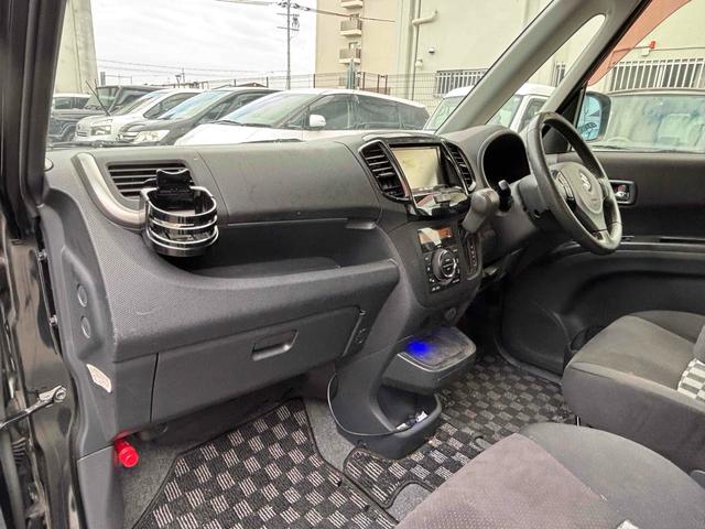 ソリオ ブラック＆ホワイト　ＥＴＣ　バックカメラ　両側電動スライドドア　オートライト　ＨＩＤ　スマートキー　電動格納ミラー　シートヒーター　ＣＶＴ　アルミホイール　盗難防止システム　衝突安全ボディ　ＡＢＳ　エアコン（49枚目）