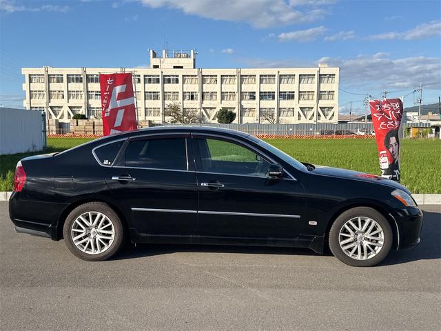 フーガ 250GT 2.5 250GT バックカメラ サイドカメラ ナビ スマートキー ETC 電格ミラー アルミホイール オートライト AT  電動格納ミラー 盗難防止システム パワーステアリング (スパーブラック)(4枚目)