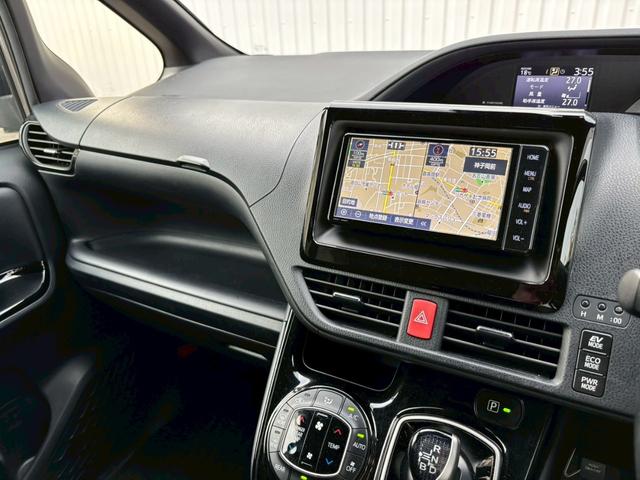 ノア ハイブリッドＧ　禁煙★ディーラーナビ（ＮＳＺＴ－Ｗ６８Ｔ）★Ｒカメラ★フルセグ★デジタルルームミラー★衝突軽減★スマートキー★両側パワースライドドア★純正１５インチアルミ★シートヒーター★クルコン（15枚目）
