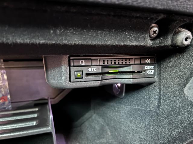 RC RC300h Fスポーツ ★ワンオーナー★禁煙★赤レザーシート★純ナビ★Bカメラ★フルセグTV★F席パワーシート★シートヒーター★ベンチレーション★スマートキー★パドルシフト★クルコン★ETC(49枚目)