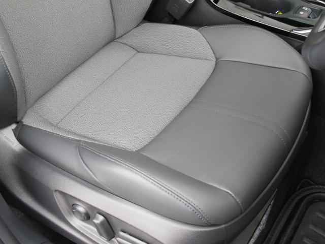 カローラクロス ハイブリッド　Ｚ　パノラマガラスルーフ・１０．５インチディスプレイオーディオ（ナビ、ＴＶ有）・全周囲・アドバンスパーク・ＢＳＭ・パワーバックドア・ルーフレール・ＥＴＣ２．０・スマートキー２個・シートヒーター・１オーナー（23枚目）