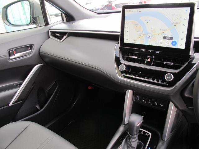 カローラクロス ハイブリッド　Ｚ　パノラマガラスルーフ・１０．５インチディスプレイオーディオ（ナビ、ＴＶ有）・全周囲・アドバンスパーク・ＢＳＭ・パワーバックドア・ルーフレール・ＥＴＣ２．０・スマートキー２個・シートヒーター・１オーナー（27枚目）