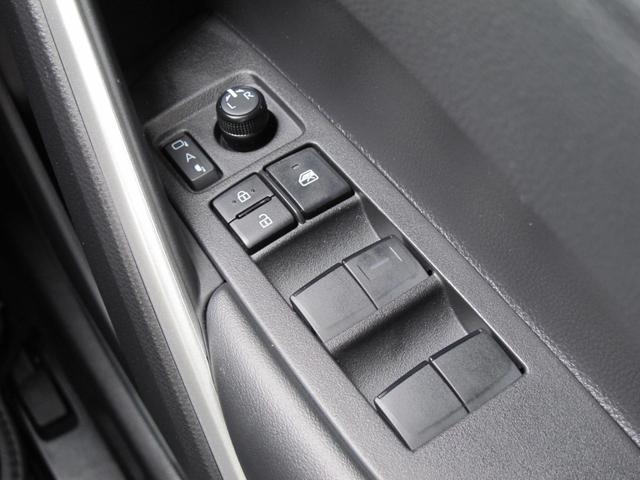 カローラクロス ハイブリッド　Ｚ　パノラマガラスルーフ・１０．５インチディスプレイオーディオ（ナビ、ＴＶ有）・全周囲・アドバンスパーク・ＢＳＭ・パワーバックドア・ルーフレール・ＥＴＣ２．０・スマートキー２個・シートヒーター・１オーナー（35枚目）