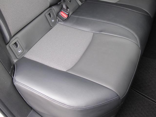 カローラクロス ハイブリッド　Ｚ　パノラマガラスルーフ・１０．５インチディスプレイオーディオ（ナビ、ＴＶ有）・全周囲・アドバンスパーク・ＢＳＭ・パワーバックドア・ルーフレール・ＥＴＣ２．０・スマートキー２個・シートヒーター・１オーナー（48枚目）