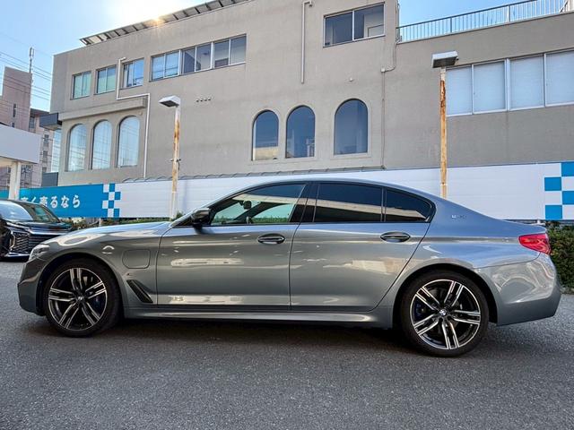 5シリーズ 530e Mスポーツアイパフォーマンス ★禁煙★ベージュ革シート★メーカーナビ★Bカメラ★フルセグTV★シートヒーター★スマートキー★パワートランク★レーンキーピング★衝突軽減★レーダークルーズ★充電ケーブル★ETC(9枚目)