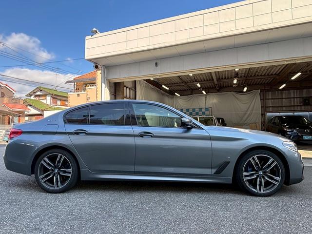 5シリーズ 530e Mスポーツアイパフォーマンス ★禁煙★ベージュ革シート★メーカーナビ★Bカメラ★フルセグTV★シートヒーター★スマートキー★パワートランク★レーンキーピング★衝突軽減★レーダークルーズ★充電ケーブル★ETC(10枚目)