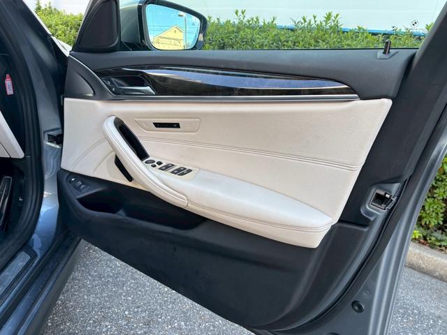 5シリーズ 530e Mスポーツアイパフォーマンス ★禁煙★ベージュ革シート★メーカーナビ★Bカメラ★フルセグTV★シートヒーター★スマートキー★パワートランク★レーンキーピング★衝突軽減★レーダークルーズ★充電ケーブル★ETC(26枚目)