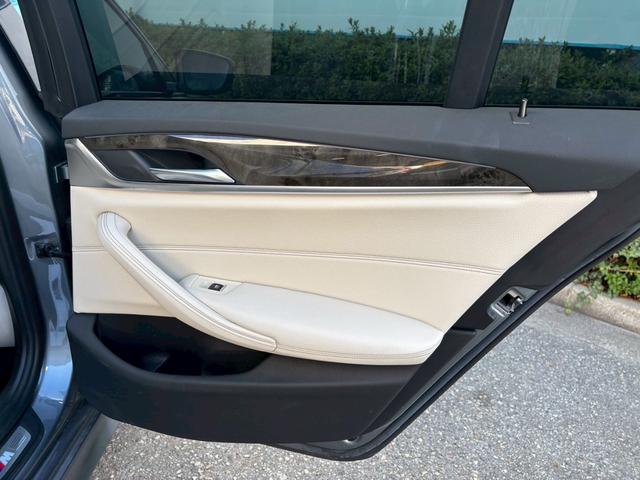 5シリーズ 530e Mスポーツアイパフォーマンス ★禁煙★ベージュ革シート★メーカーナビ★Bカメラ★フルセグTV★シートヒーター★スマートキー★パワートランク★レーンキーピング★衝突軽減★レーダークルーズ★充電ケーブル★ETC(31枚目)