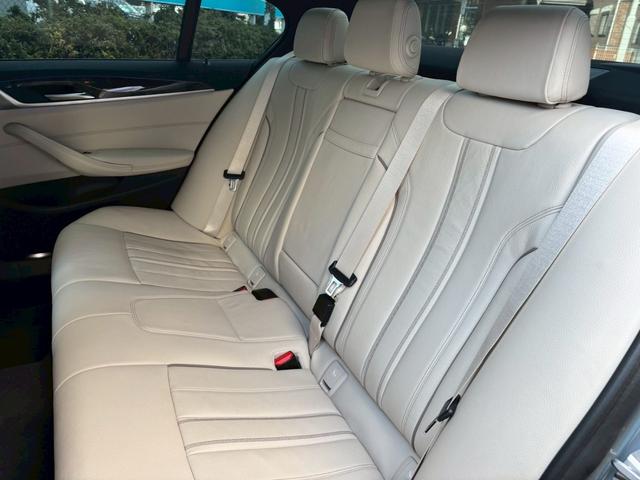 5シリーズ 530e Mスポーツアイパフォーマンス ★禁煙★ベージュ革シート★メーカーナビ★Bカメラ★フルセグTV★シートヒーター★スマートキー★パワートランク★レーンキーピング★衝突軽減★レーダークルーズ★充電ケーブル★ETC(35枚目)