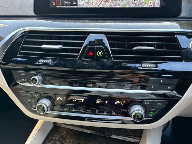 5シリーズ 530e Mスポーツアイパフォーマンス ★禁煙★ベージュ革シート★メーカーナビ★Bカメラ★フルセグTV★シートヒーター★スマートキー★パワートランク★レーンキーピング★衝突軽減★レーダークルーズ★充電ケーブル★ETC(44枚目)