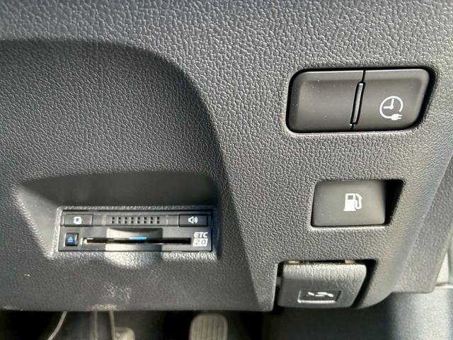 プリウスＰＨＶ Ｓナビパッケージ　禁煙　メーカーナビ　Ｂカメラ　フルセグＴＶ　Ｂｌｕｅｔｏｏｔｈ可　ハンドルヒーター　シートヒーター　スマートキー　レーンキーピング　レーダークルーズ　ＬＥＤヘッドライト　ＥＴＣ（22枚目）