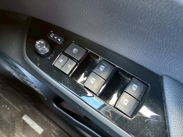 プリウスＰＨＶ Ｓナビパッケージ　禁煙　メーカーナビ　Ｂカメラ　フルセグＴＶ　Ｂｌｕｅｔｏｏｔｈ可　ハンドルヒーター　シートヒーター　スマートキー　レーンキーピング　レーダークルーズ　ＬＥＤヘッドライト　ＥＴＣ（24枚目）