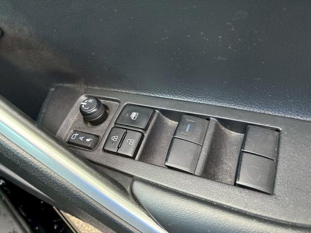 カローラクロス Ｚ　雹害　ワンオーナー　禁煙　全周囲モニター　コンビシート　ディスプレイオーディオ（ナビ）　Ｂカメラ　Ｄ席パワーシート　シートヒーター　ＢＳＭ　ＬＥＤヘッドライト　スマートキー　レーダークルーズ　ＥＴＣ（30枚目）