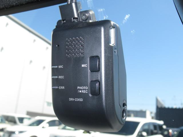 Ｎ－ＢＯＸカスタム ターボ　弊社元試乗車　純正８インチナビ　純正ドラレコ前後　ブレーキホールド機能付き電子パーキングブレーキ　バックカメラ　両側電動スライドドア　前後パーキングセンサー　ＥＴＣ（6枚目）
