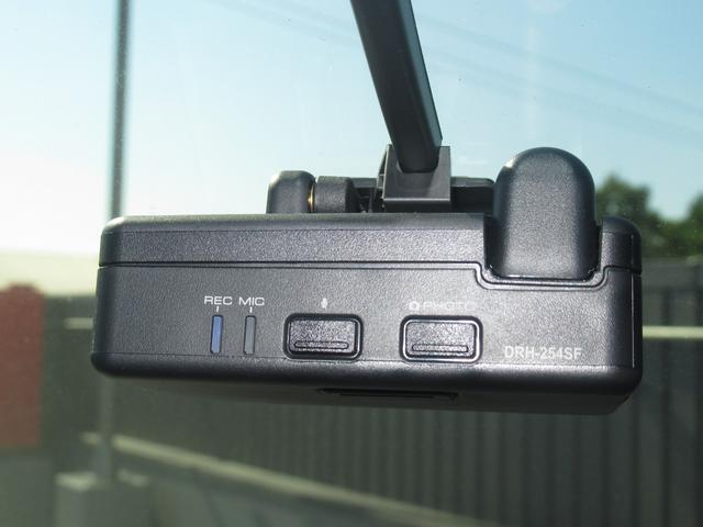 ヴェゼル ｅ：ＨＥＶＺ　弊社元試乗車　純正９インチナビ　純正ドラレコ前後　バックカメラ　ブラインドスポット　電動格納ミラー　ブレーキホールド機能付き電子パ　パーキングセンサー前後　電動リアゲート　ＥＴＣ２．０　禁煙車（5枚目）