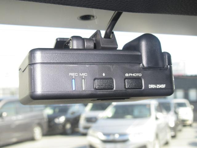 ヴェゼル ｅ：ＨＥＶＺ　弊社元試乗車　純正９インチナビ　純正ドラレコ前後　バックカメラ　ブラインドスポット　電動格納ミラー　ブレーキホールド機能付き電子パ　パーキングセンサー前後　電動リアゲート　ＥＴＣ２．０　禁煙車（6枚目）